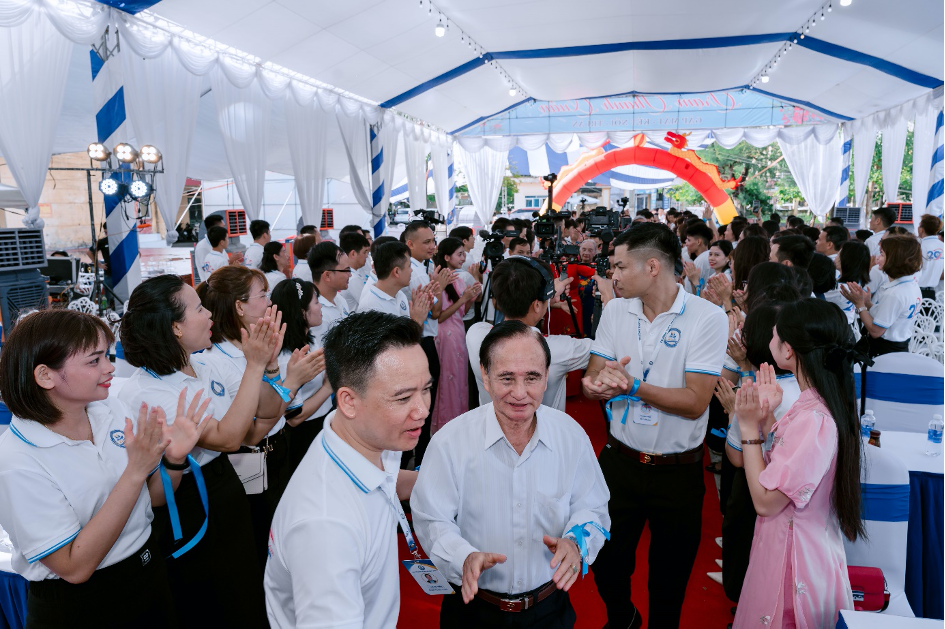 Từ mái trường đến trách nhiệm với cộng đồng