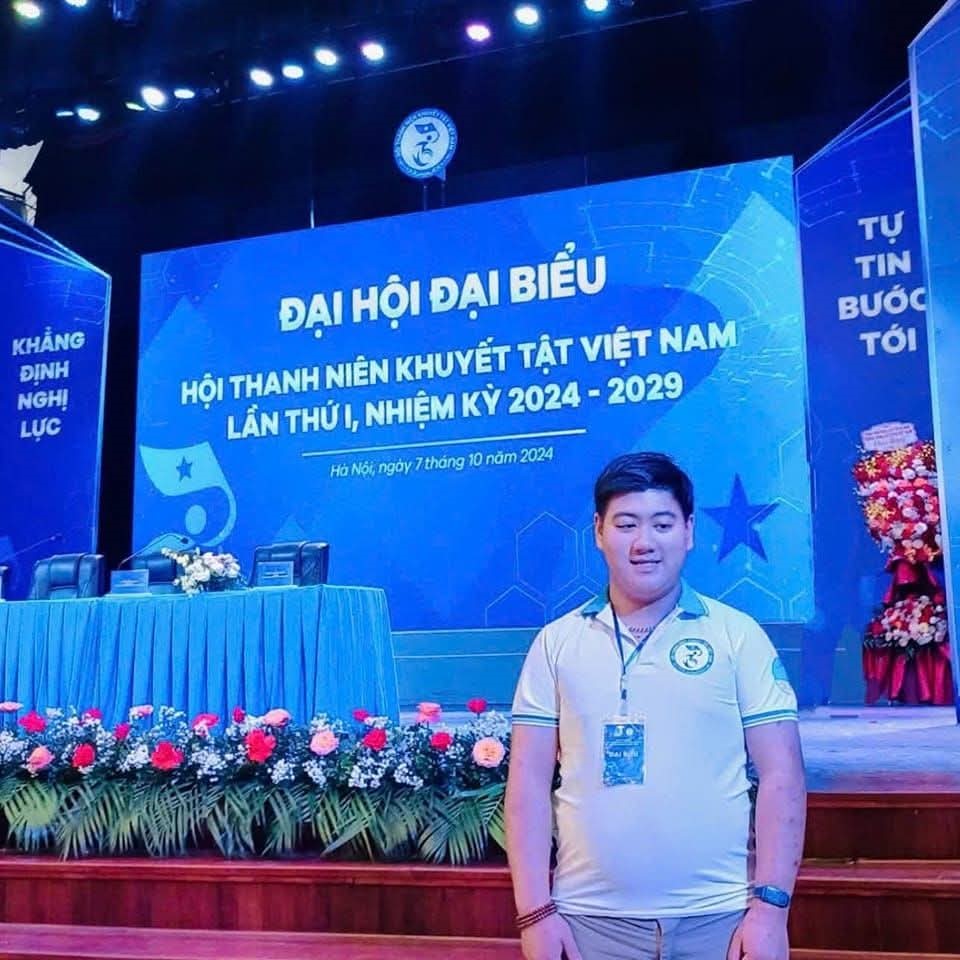 Chàng trai khiếm thị chọn tri thức để thay đổi số phận